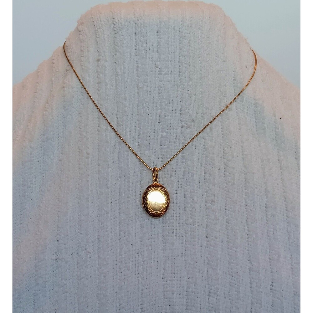 Vintage Signed Hallmark Cards Locket Pendant Necklace 18" Gold Tone Chain